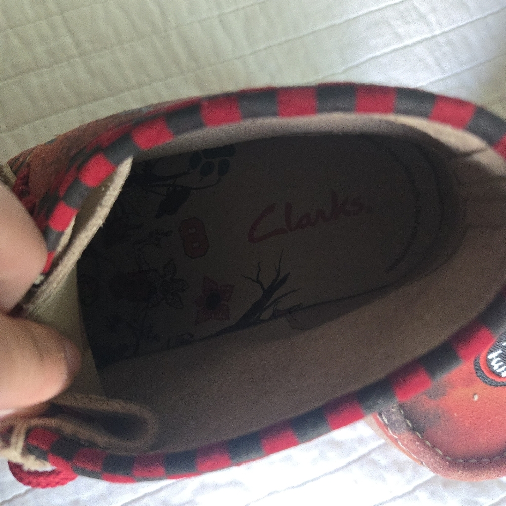 Stranger Things x Clarks Wallabee Evo Dark Sand Women Size 11 Red 012026 - Picture 7 of 10